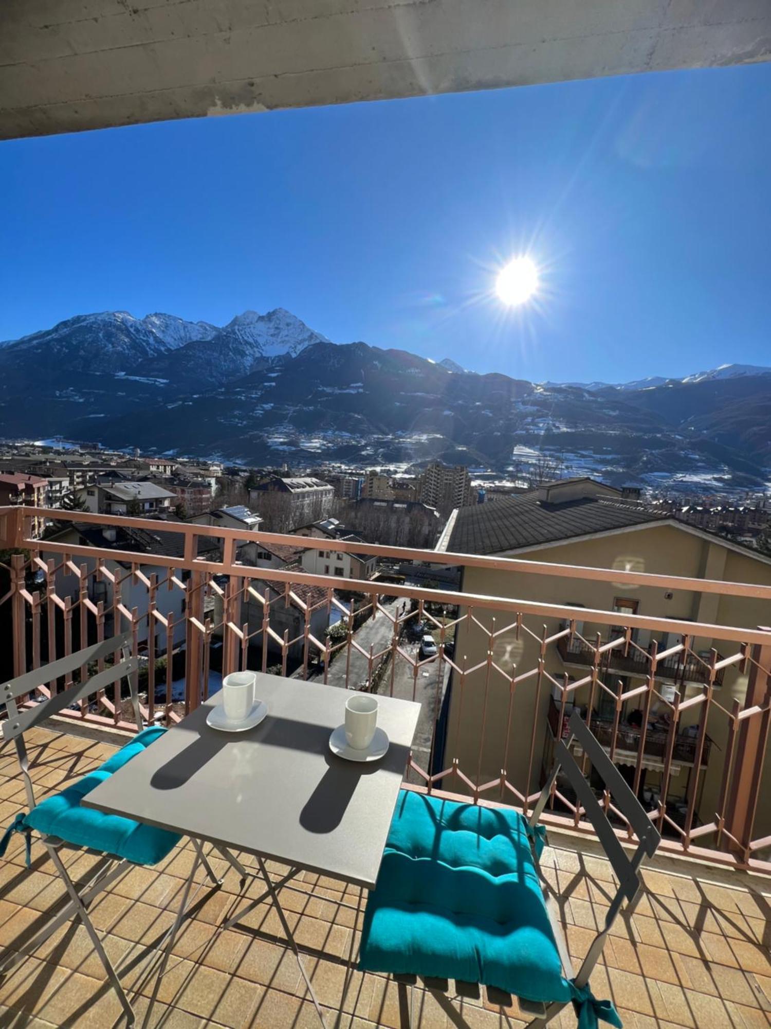 Blue Moon - Via Parigi Apartments Aosta Exterior foto